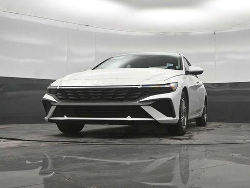 New 2026 Hyundai Elantra SE FWD image 34
