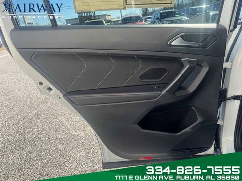 Used 2024 Volkswagen Tiguan SE image 28