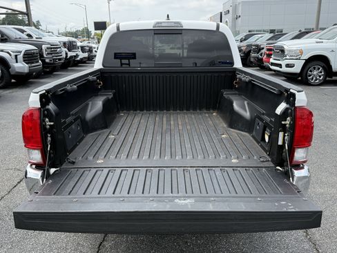 Used 2017 Toyota Tacoma TRD Off-Road w/ Tow Package (A/T) AWD/4WD image 33