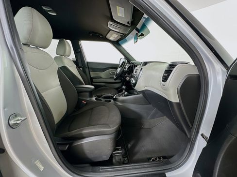 Used 2016 Kia Soul image 28