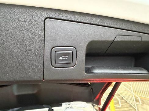 Used 2019 Cadillac XT4 Premium Luxury image 14