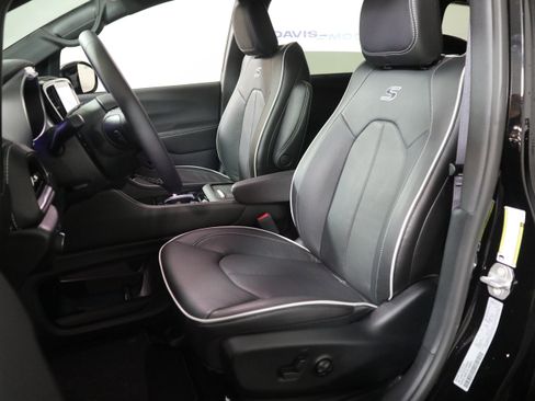 New 2026 Chrysler Pacifica Limited w/ S Appearance Package image 23