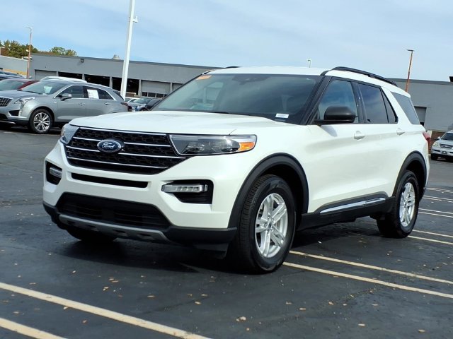 Used 2024 Ford Explorer XLT w/ Equipment Group 202A AWD/4WD image 3