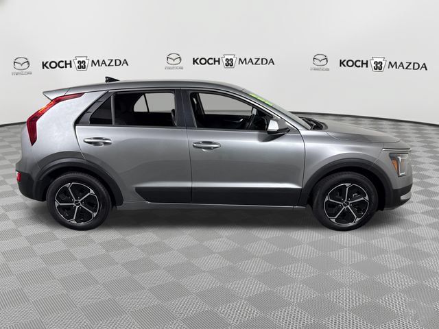 Used 2023 Kia Niro LX FWD image 29