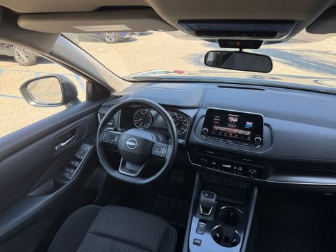Used 2025 Nissan Rogue SV FWD image 36