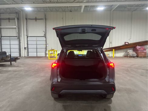 Used 2025 Toyota Corolla Cross XLE image 7