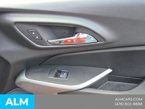 Used 2024 Chevrolet Trax LS w/ LS Convenience Package FWD image 19