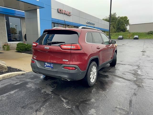 Used 2017 Jeep Cherokee Latitude w/ Cold Weather Group AWD/4WD image 7