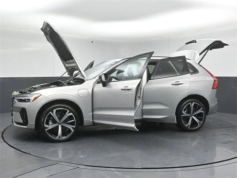 Used 2022 Volvo XC60 T8 R-Design w/ Advanced Package image 57