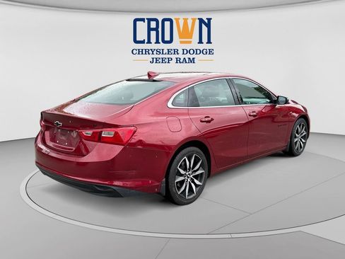 Used 2018 Chevrolet Malibu LT FWD image 3