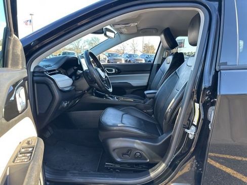 Certified 2022 Jeep Compass Limited image 9