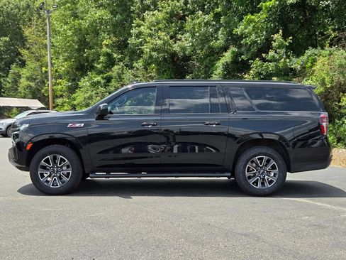 Used 2024 Chevrolet Suburban Z71 AWD/4WD image 3