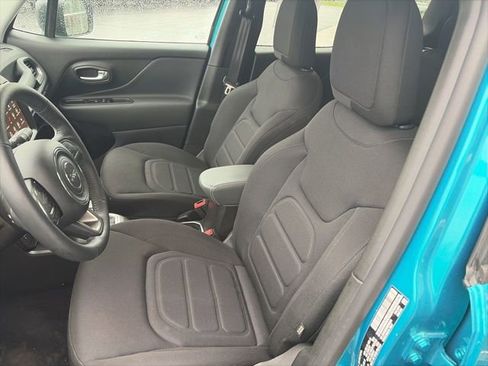 Used 2022 Jeep Renegade Latitude w/ Convenience Group AWD/4WD image 8
