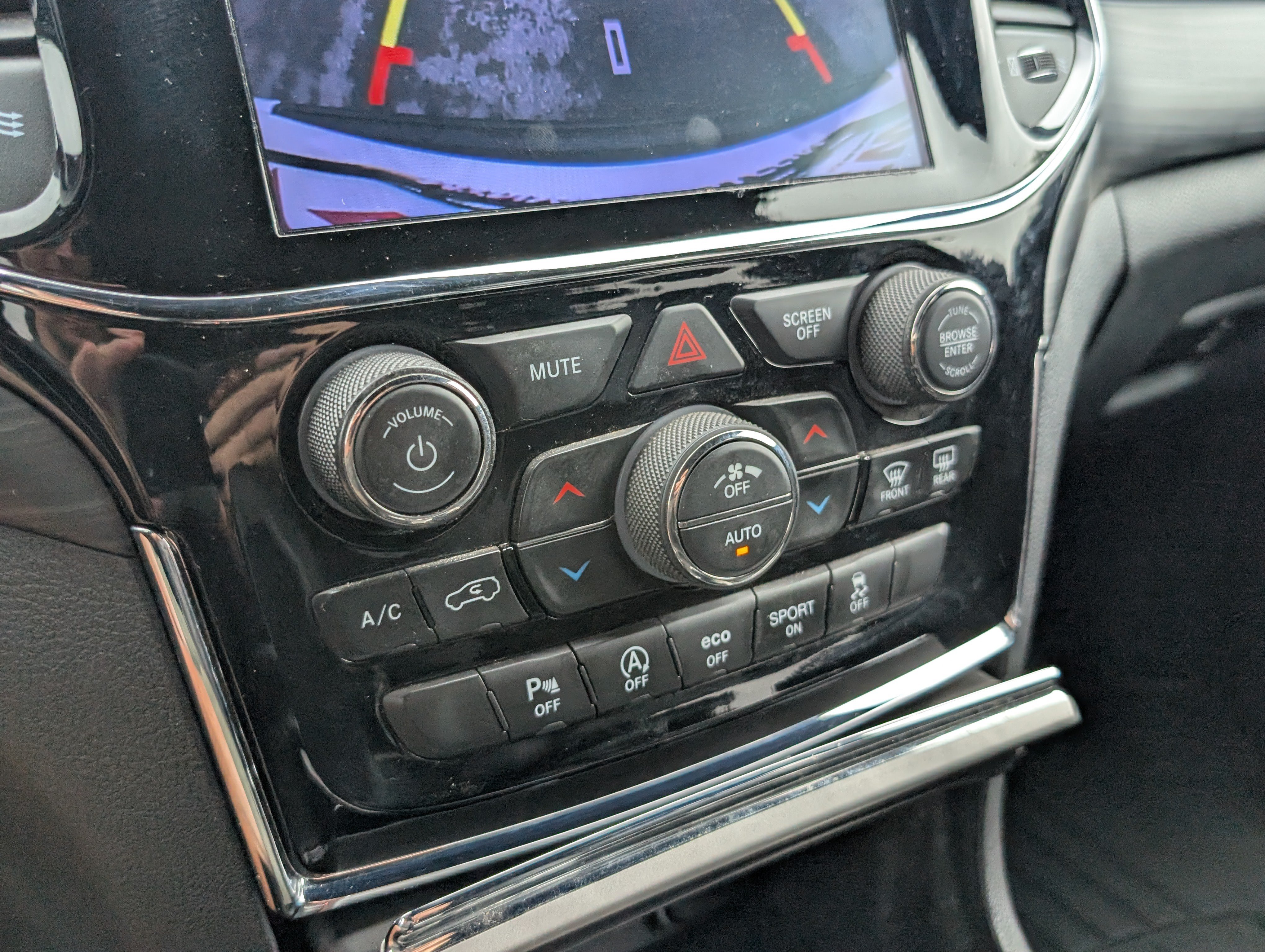 Used 2019 Jeep Grand Cherokee Altitude AWD/4WD image 18