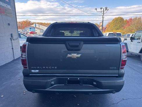 Used 2011 Chevrolet Avalanche LTZ image 7