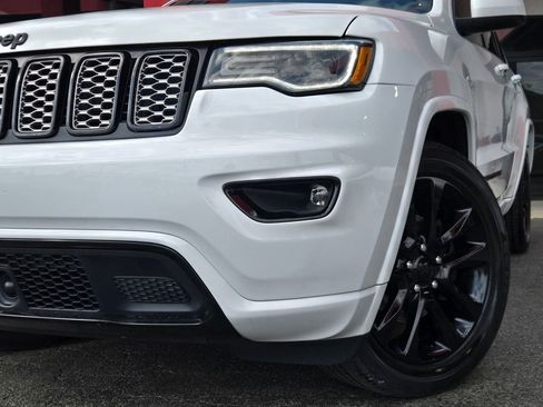 Used 2020 Jeep Grand Cherokee Altitude image 3