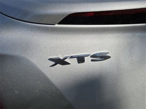 Used 2019 Cadillac XTS image 5