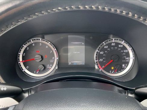 Used 2020 Toyota Highlander LE image 19