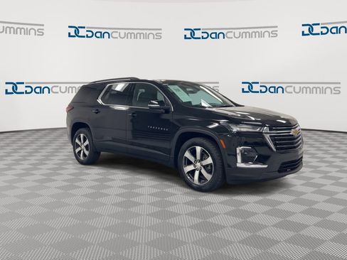 Used 2023 Chevrolet Traverse LT w/ LT Premium Package AWD/4WD image 2