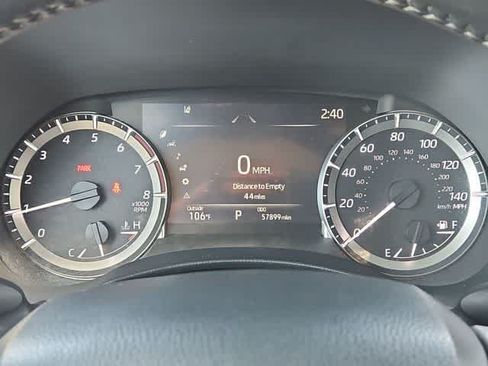 Used 2024 Toyota Highlander LE AWD/4WD image 28