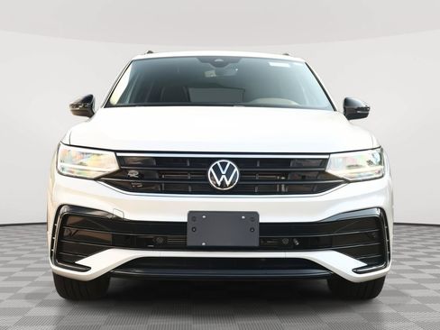 Used 2023 Volkswagen Tiguan SE R-Line AWD/4WD image 2