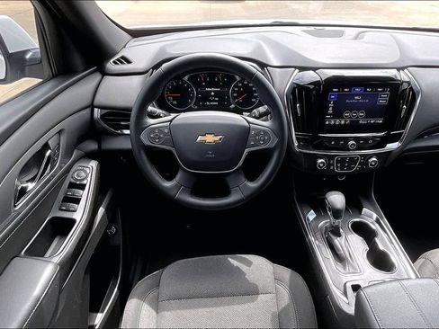 Used 2023 Chevrolet Traverse LT FWD image 5