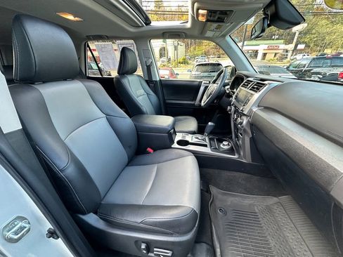 Used 2020 Toyota 4Runner SR5 Premium image 23