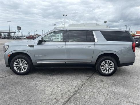 Used 2023 GMC Yukon XL SLT AWD/4WD image 10