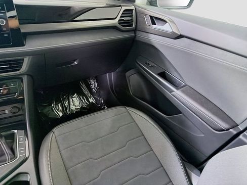 New 2026 Volkswagen Taos SE FWD image 24