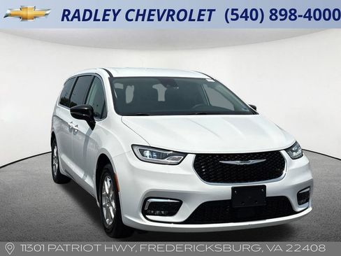 Used 2024 Chrysler Pacifica Touring-L FWD image 21