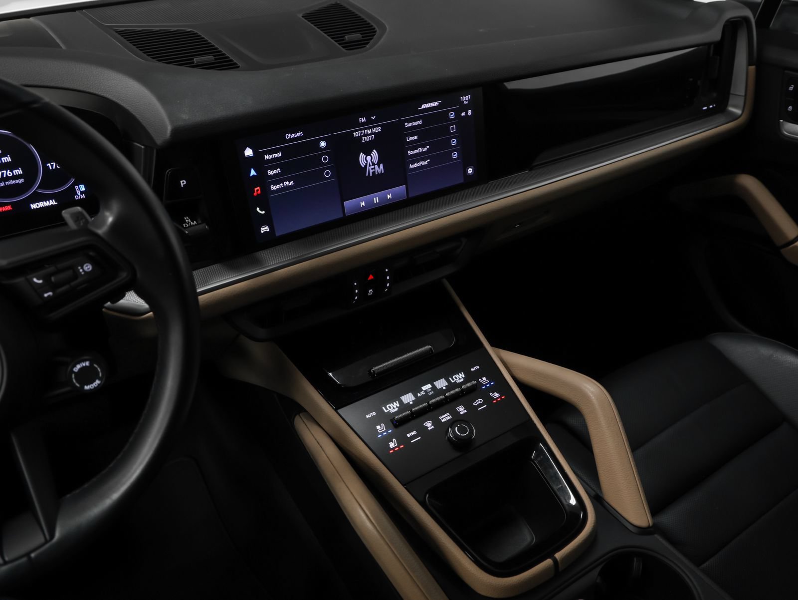 Certified 2024 Porsche Cayenne AWD/4WD image 31