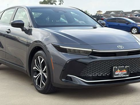 Certified 2024 Toyota Crown Limited image 7