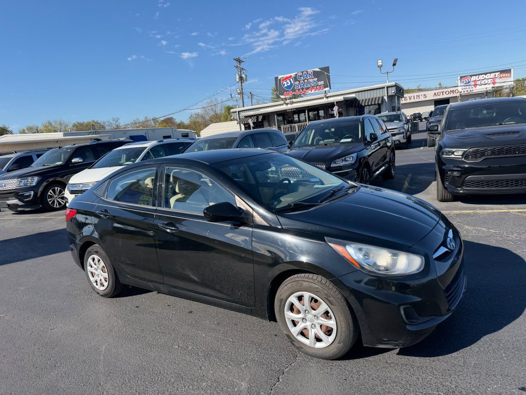 Used 2012 Hyundai Accent GLS w/ Comfort Pkg 2 FWD image 2
