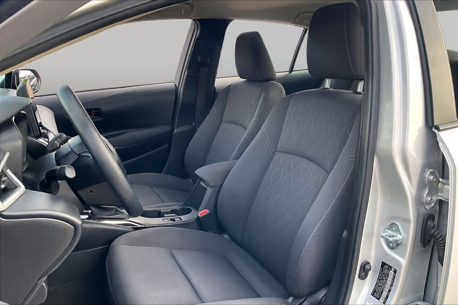 Used 2025 Toyota Corolla LE FWD image 8