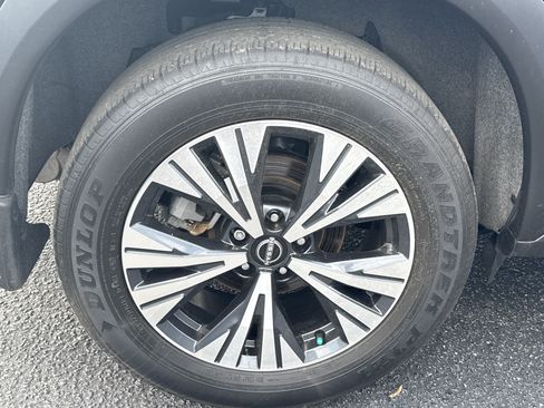 Used 2023 Nissan Rogue SV AWD/4WD image 12