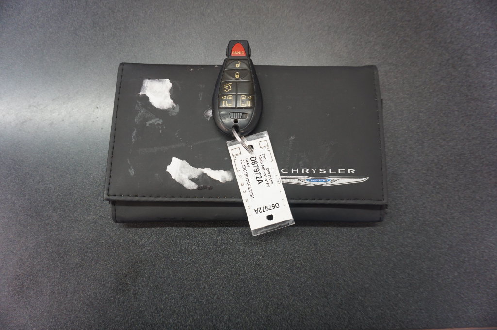 Used 2012 Chrysler Town & Country Touring w/ Entertainment Group #1 FWD image 17