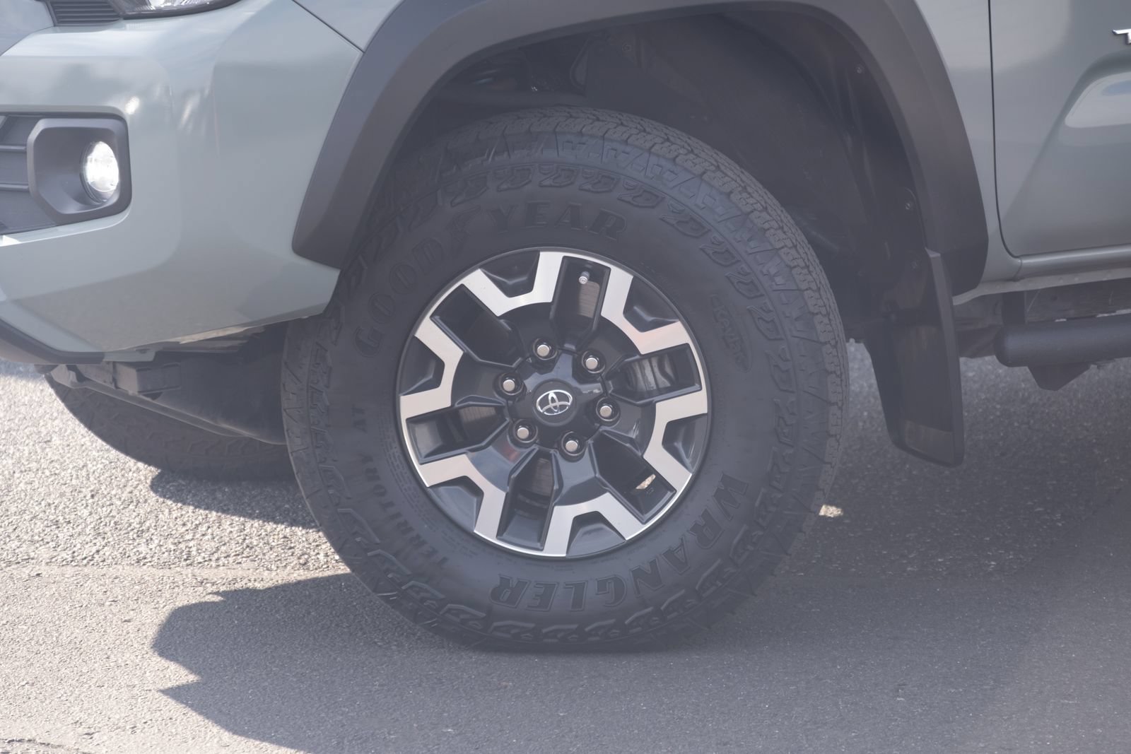 Used 2023 Toyota Tacoma TRD Off-Road AWD/4WD image 17