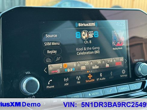 Used 2024 Nissan Pathfinder SV image 29