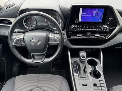 Certified 2024 Toyota Highlander LE image 9