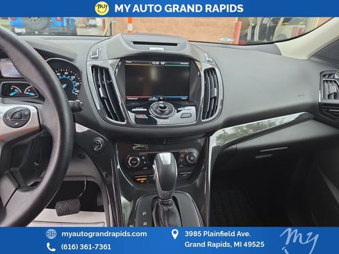 Used 2015 Ford Escape Titanium FWD image 19