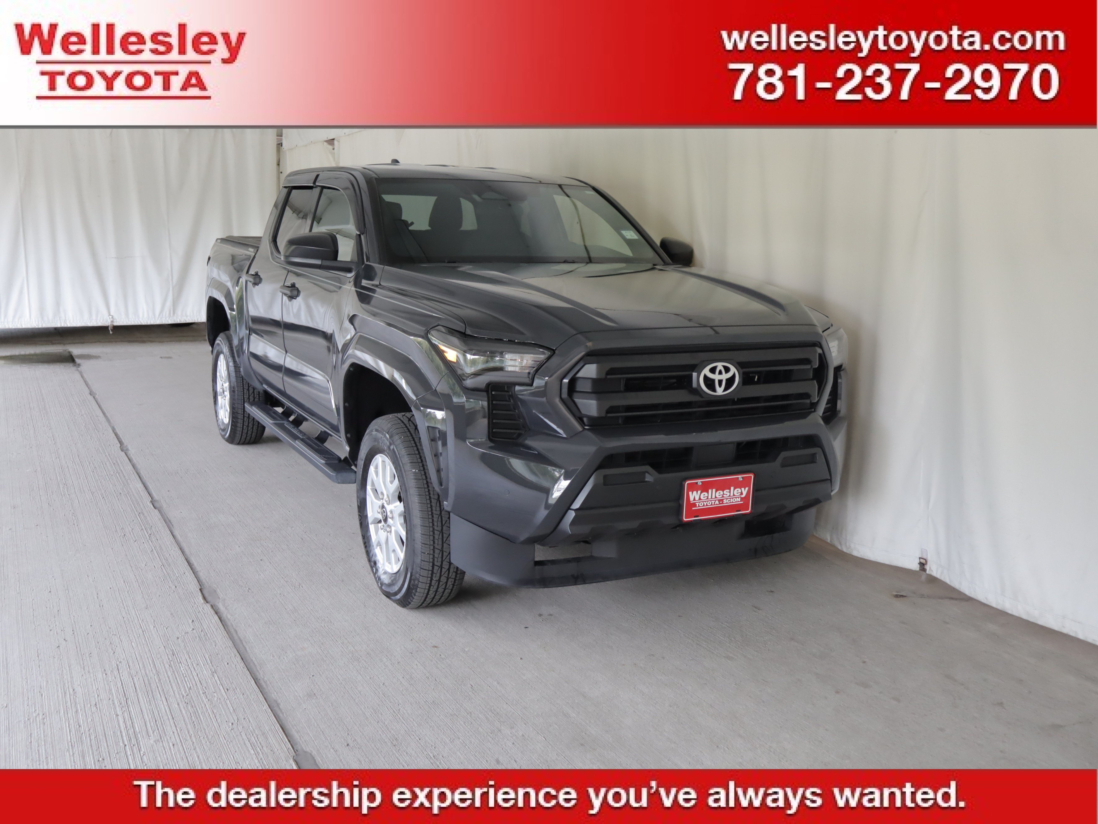 Used 2025 Toyota Tacoma SR AWD/4WD image 1