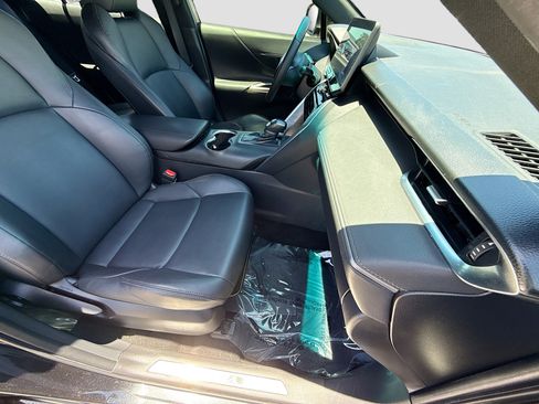 Used 2023 Toyota Venza Nightshade AWD/4WD image 13