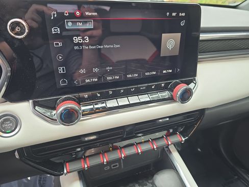 Used 2024 GMC Canyon AT4X image 19