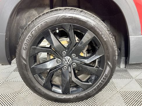 Used 2022 Volkswagen Taos SE image 32