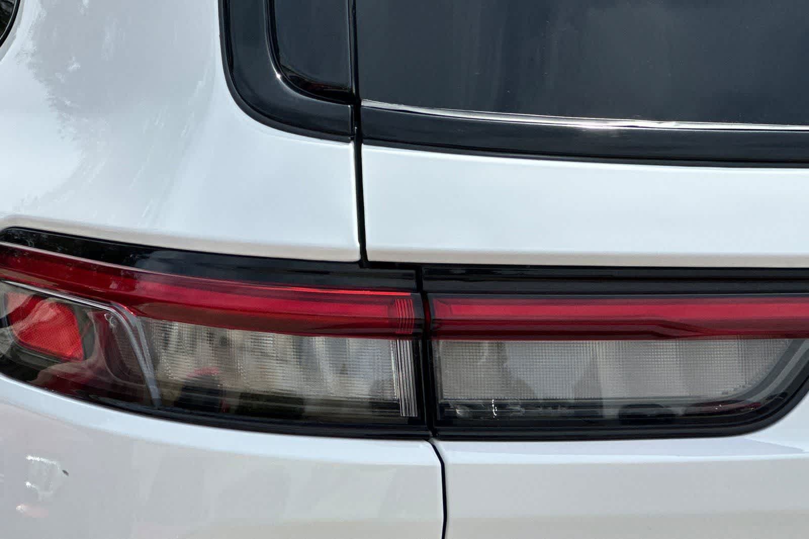 Used 2024 Jeep Grand Cherokee L Laredo RWD image 35