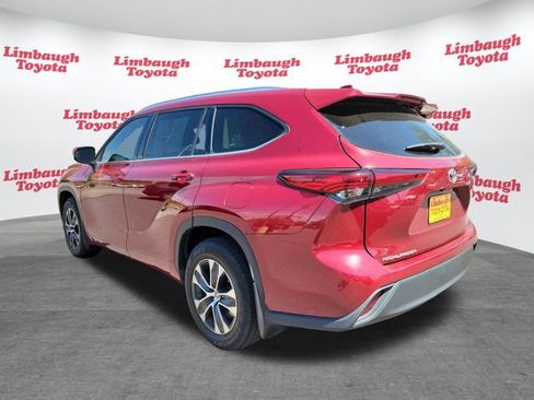 Used 2021 Toyota Highlander XLE image 26