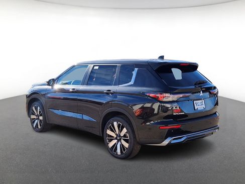 New 2025 Mitsubishi Outlander SE image 4