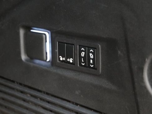 Used 2023 GMC Yukon Denali Ultimate image 12