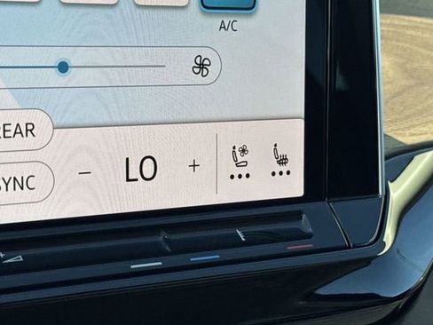 New 2026 Volkswagen Atlas SE FWD image 21