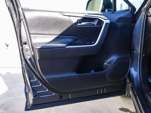 Used 2022 Toyota RAV4 XLE image 22